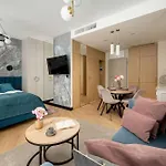 Stylish In With Air Conditioning, Close To The Market Square By Renters Prestige Apartment *