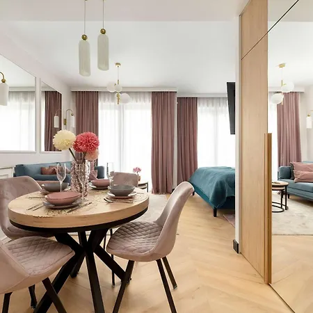 Stylish In With Air Conditioning, Close To The Market Square By Renters Prestige Wrocław