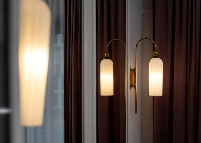 Stylish In With Air Conditioning, Close To The Market Square By Renters Prestige Apartment