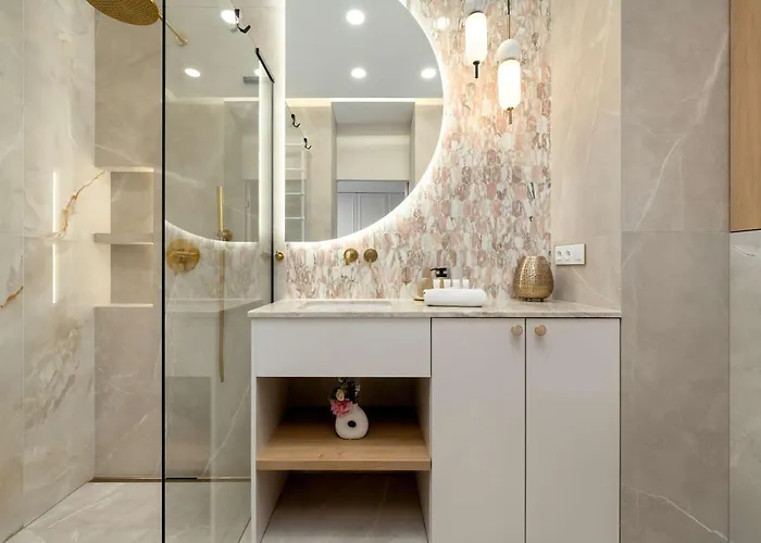 Apartment Stylish In With Air Conditioning, Close To The Market Square By Renters Prestige *