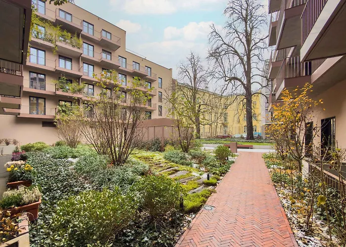 Stylish In With Air Conditioning, Close To The Market Square By Renters Prestige Apartment *