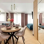 Stylish In With Air Conditioning, Close To The Market Square By Renters Prestige ורוצלב