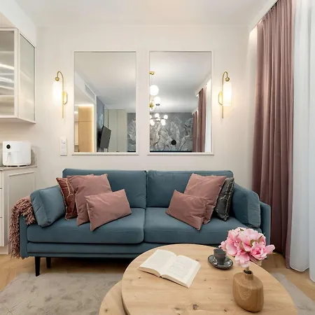 Stylish In With Air Conditioning, Close To The Market Square By Renters Prestige Wrocław