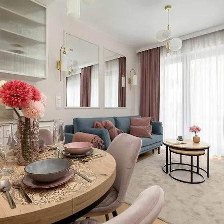 アパート Stylish In With Air Conditioning, Close To The Market Square By Renters Prestige ヴロツワフ